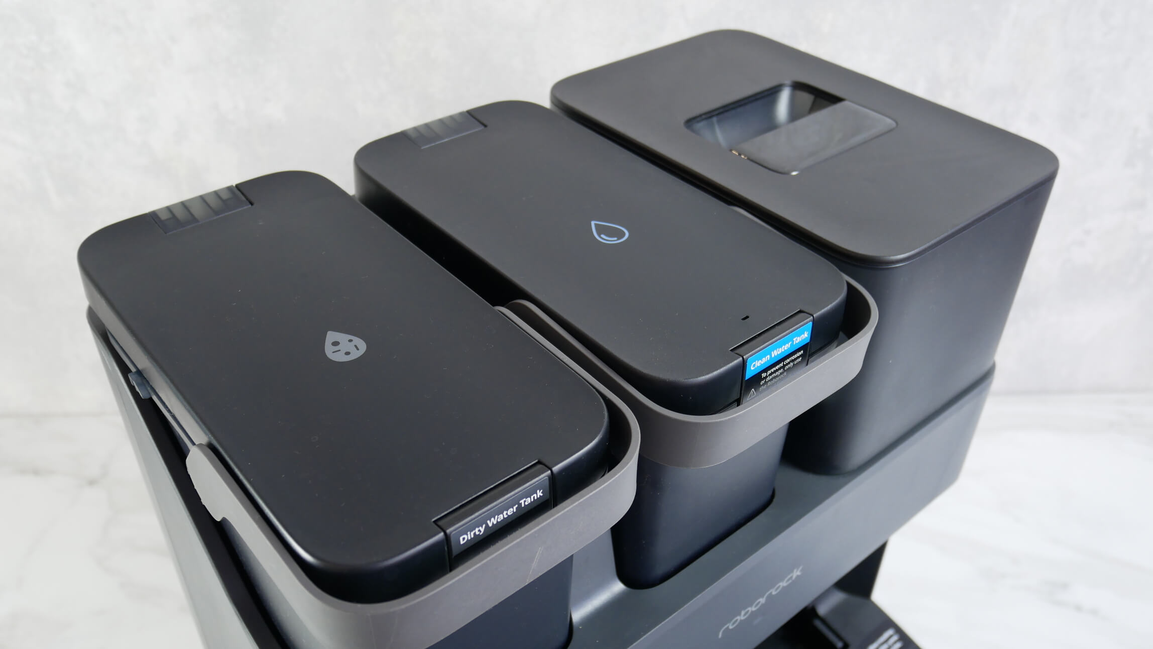 Roborock S7 MaxV presented as three variants with a 3-in-1 cleaning dock -   News
